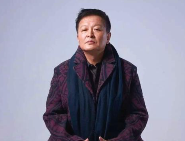 倪萍65岁三婚老公近照曝光！打扮文艺面容沧桑，结婚16年越长越像
