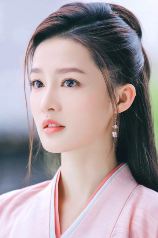 李沁和孙怡的对比照，李沁孙怡迷之撞脸（孙怡和李沁的长相区别到底在哪）