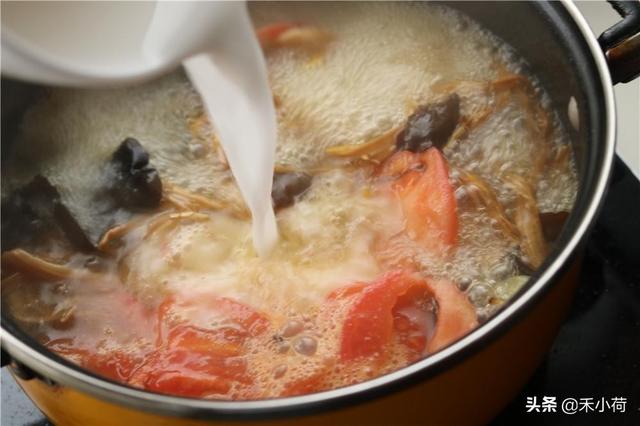 黄花菜汤的做法大全，黄花菜汤的做法大全视频（食材家家常备）