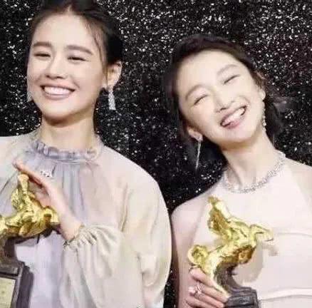 周冬雨是影后吗，周冬雨是影后吗知乎（周冬雨捧回金马金像双科影后）