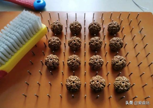 山核桃手串，手串玩1年（山核桃手串怎么盘红润）