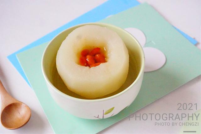 蒸梨的功效与作用，蒸苹果的功效与作用（把这两样和梨一起蒸）