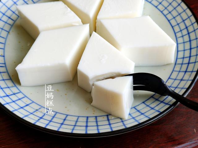 红豆椰汁糕怎么做，椰浆红豆糕最简单做法（常吃皮肤白净不长斑）