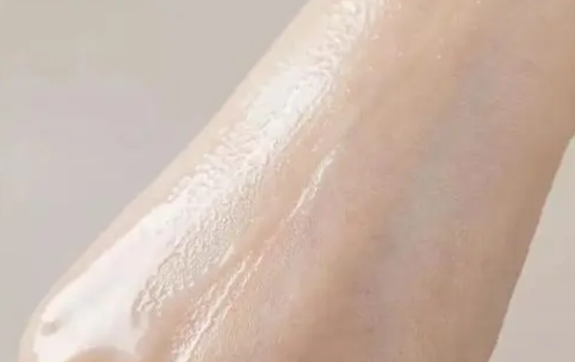 面霜和乳液能同时使用吗 面霜和乳液的区别，面霜和乳液能同时使用吗（看完这篇，你就知道该选哪个了）