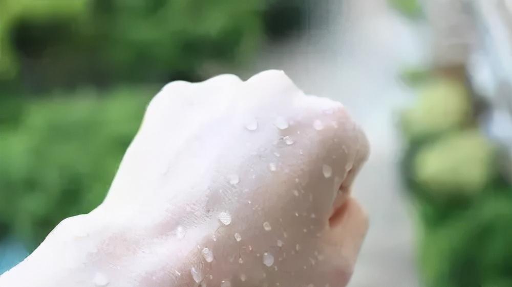 涂防晒霜的正确顺序，防晒霜的先后顺序（防晒霜都是用在哪个步骤呢）