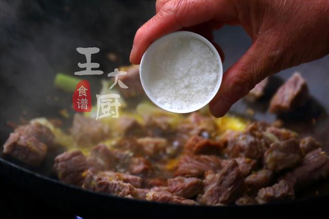 牛肉炖什么好吃，牛肉跟什么煮好吃（牛肉炖萝卜的家常做法）
