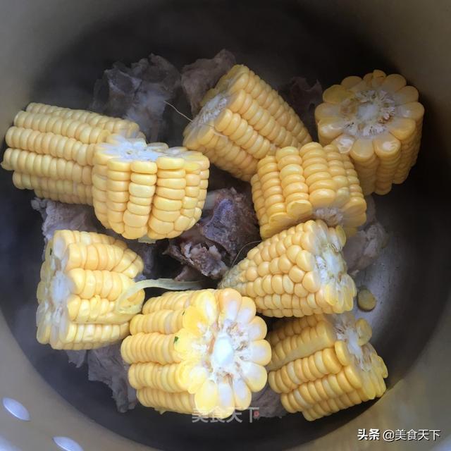 松子玉米的做法，玉米馒头怎么做才能松软好吃视频（玉米这样做也太好吃了吧）