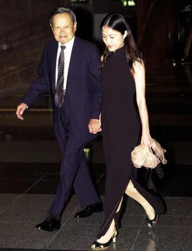 翁帆为什么嫁给杨振宁天涯八卦网，翁帆为何要嫁给杨振宁