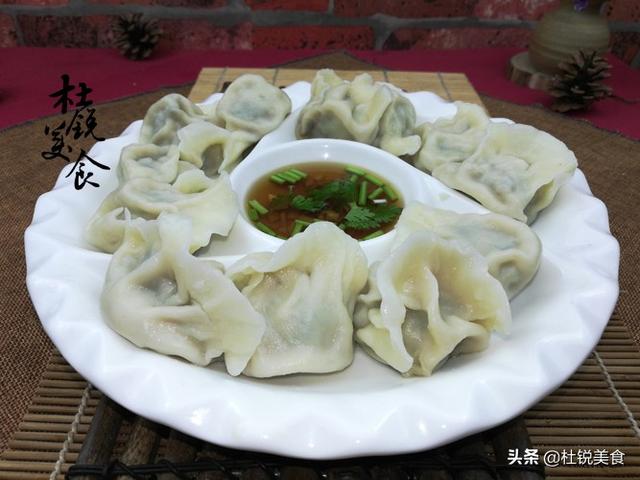 肉三鲜馅怎么调好吃，肉三鲜馅怎么调好吃视频（老师傅教你肉三鲜水饺经典做法）