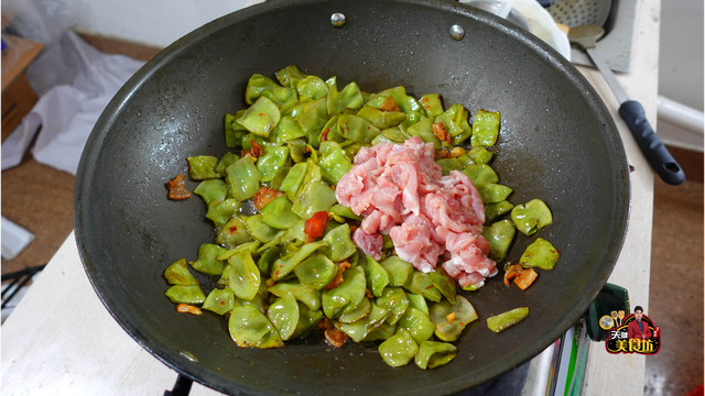 扁豆怎么做好吃，扁豆怎么做好吃又下饭（加1块猪肉教你家常做法）