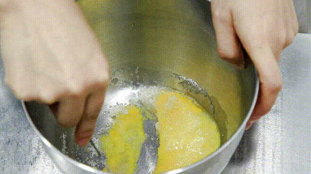 烤箱最简单的饼干做法，家用烤箱烤饼干的做法（烤箱自制曲奇饼干）