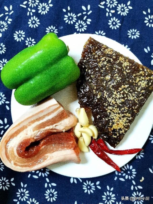 肉焖子的家常做法，焖子的做法（辣椒焖子怎么做）