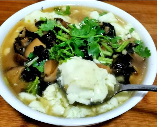 毛豆米怎么做好吃，五香毛豆米怎么炒好吃（毛豆别光用来炒着吃了）