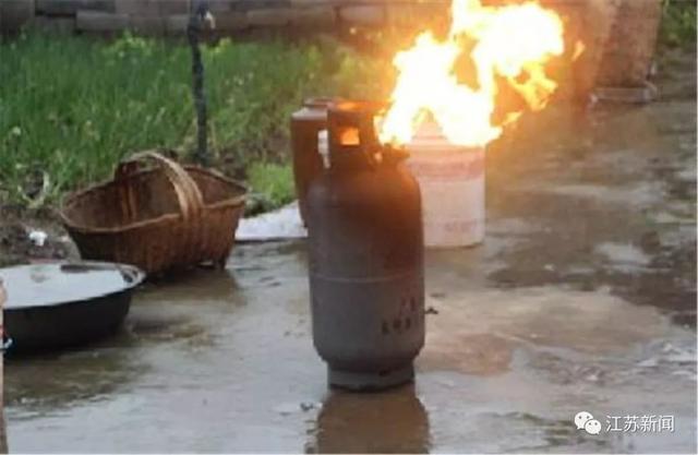 煤气罐着火先灭火还是先关阀门，煤气罐着火如果钢瓶阀门完好首选是先关阀门还是先灭火（#净网2019#煤气罐起火）