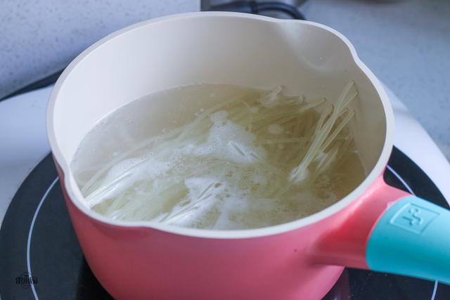 螺蛳粉煮多长时间，螺蛳粉煮多久才能熟透（很多人第1步就做错了）