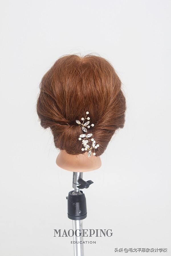 怎样盘发 盘发教程，盘头发的发型（扎法简单又好看的盘发才能人人都拥有）