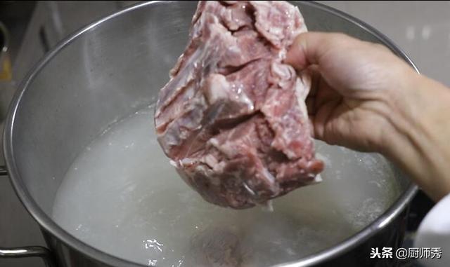 羊汤馆做汤方法，羊汤怎么熬才能汤鲜味美不膻不腻