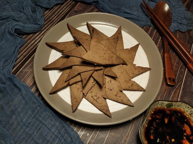 卤猪肝怎么炒，卤猪肝怎么炒好吃法窍门（好吃的关键就在于清洗方法和火候）