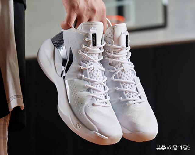 李宁最新篮球鞋新款，大Logo的帅气