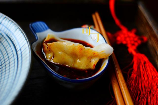 白菜芹菜猪肉饺子怎么做才好吃，我家的白菜芹菜猪肉饺子特别香