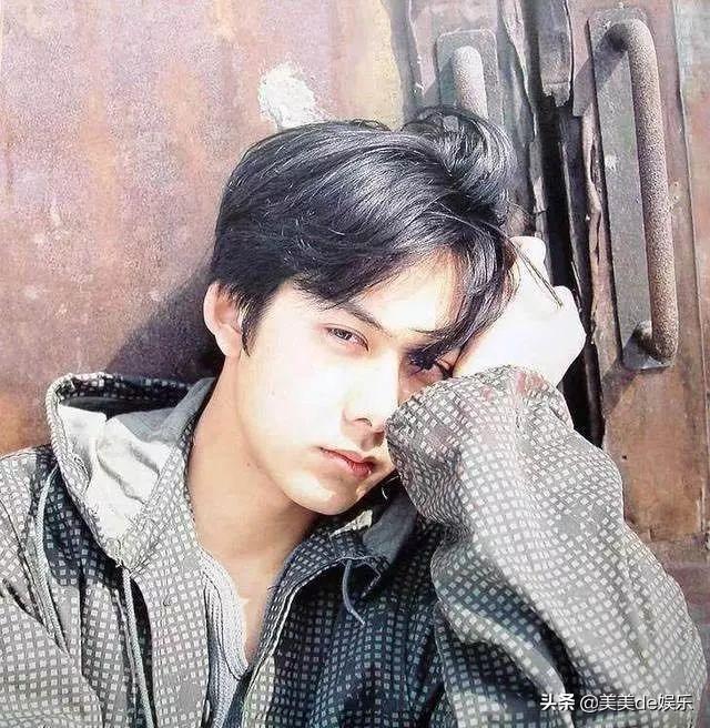 以可爱为枪八倍镜定情狙中哥哥的心脏“砰”，以可爱为枪八倍镜定情击中你的心脏表情包（正当红却曝出已婚有子图片）