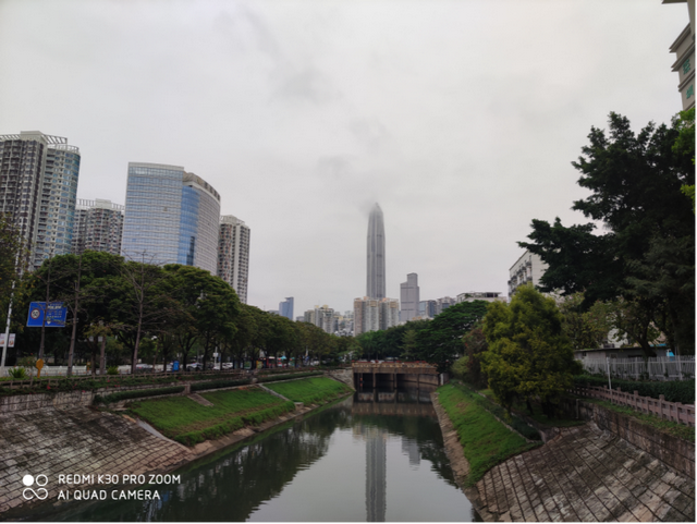 苹果手机屏幕忽明忽暗是怎么回事，为什么我的苹果屏幕忽明忽暗（红米K30使用体验汇总）