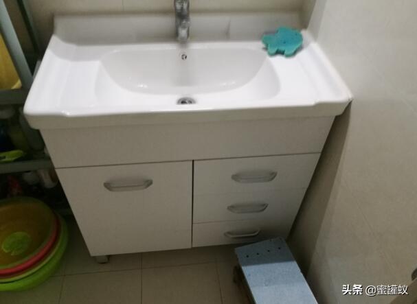 浴室柜安装高度，浴室柜安装高度尺寸（浴室柜安装高度一般是的多少）