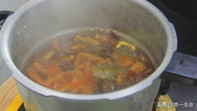 虎皮凤爪最正宗的做法，正宗的虎皮凤爪怎么做（厨师长教你虎皮鸡爪正宗做法）