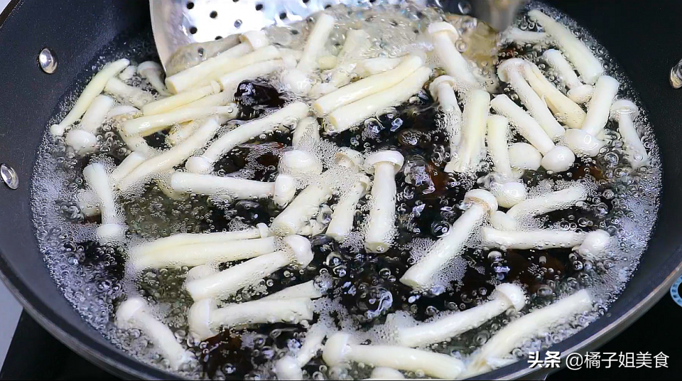 圖片[2]-【西紅柿海鮮菇炒雞蛋】做法步驟圖 開胃又下飯-起舞食譜網