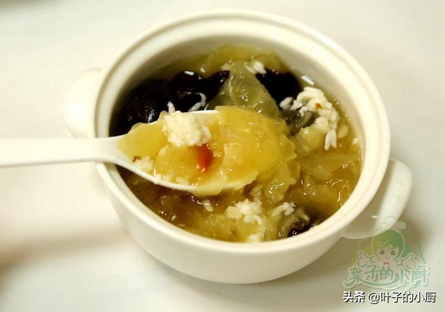 冰糖木耳红枣汤步骤，冰糖木耳红枣汤步骤做法（养生食疗方：养血安神）