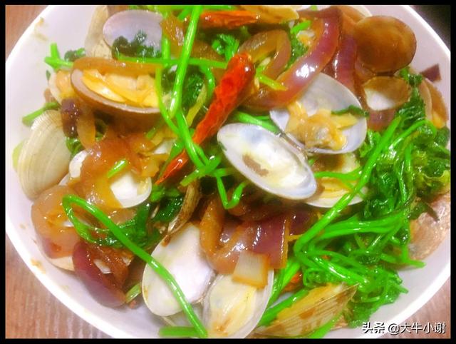 死掉的花甲焯水会开口吗，《花甲死了用开水煮会开口吗》