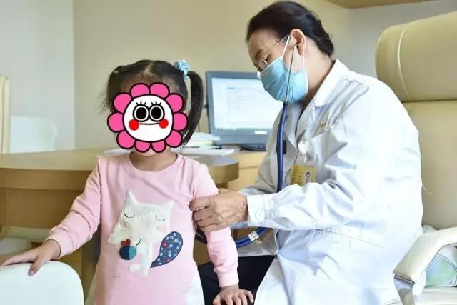 隐翅虫在床上爬了还能睡吗，家里为什么会有隐翅虫（妈妈用3分钟处理法救了娃）