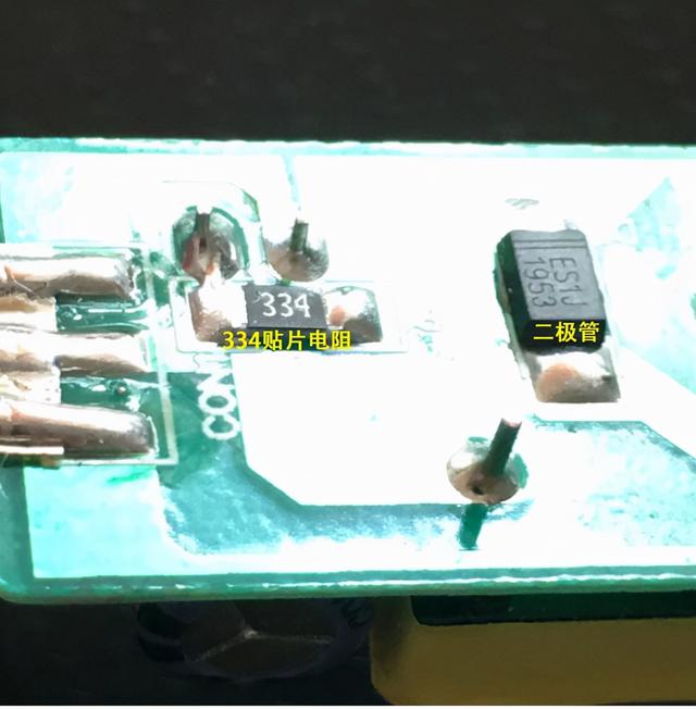 led灯珠电压，LED灯珠串联后的电压怎么计算（日光灯管式LED是怎么工作的呢）