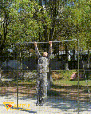 谁能教我单杠大回环，单杠大回环视频教程（这7种花式玩法）