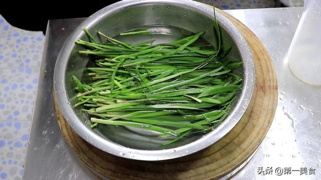 韭黄炒蛋的做法，韭黄炒蛋怎么做（正宗的韭菜炒鸡蛋做法）
