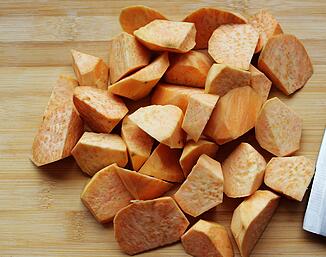 图片[2]-【拔丝红薯】做法步骤图 香甜可口不沾牙 千万不要错过哦！-起舞食谱网