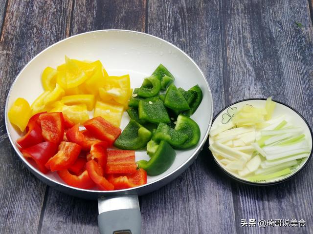 白灼八爪鱼的做法，鲜活八爪鱼的做法（学会了八爪鱼脆嫩又好吃）