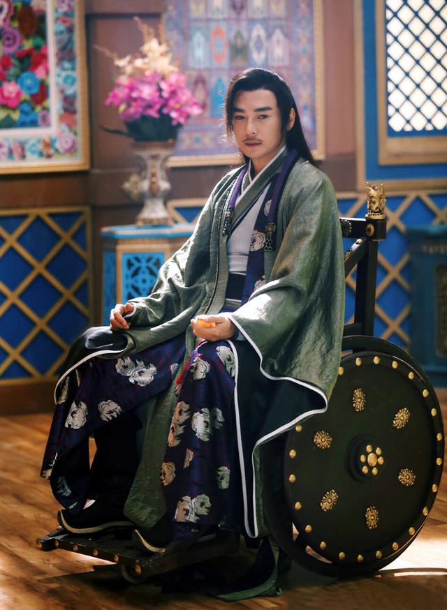 焦恩俊两次婚姻，著名演员焦恩俊：演艺之路坎坷