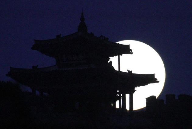 一片清心在玉壶是什么意思，一片冰心在玉壶,是什么意思（李白的这首诗只有4句）