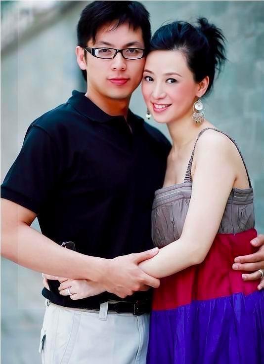 翁虹与刘冠廷两人的相识也特别有意思,翁虹的两位女性朋友想让刘冠廷