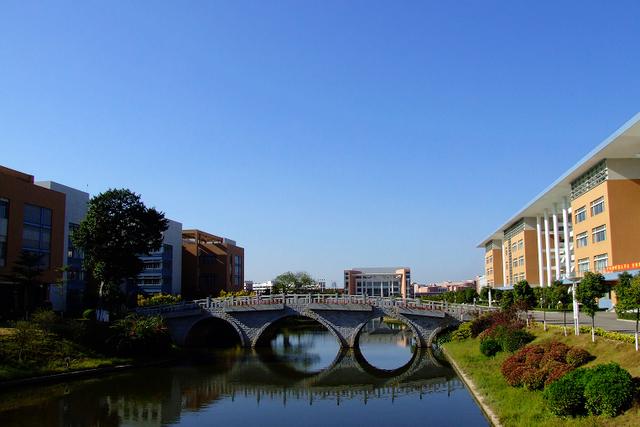 不建议报考广东外语外贸大学，2021年有没有不用通过高考就能上的大学（但实力不输部分\