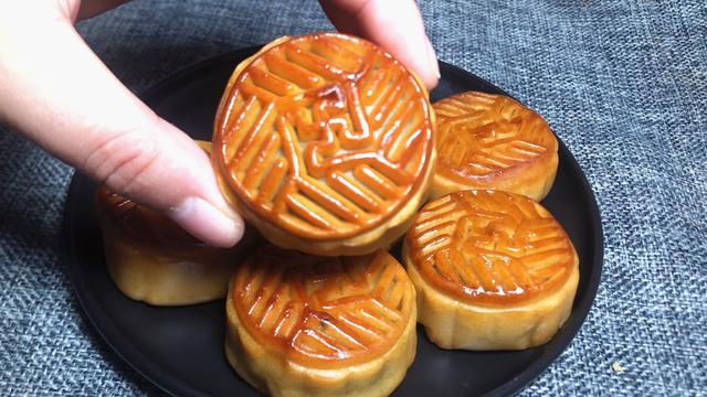 中秋月饼如何保存，中秋月饼如何保存好（中秋吃不完的月饼）