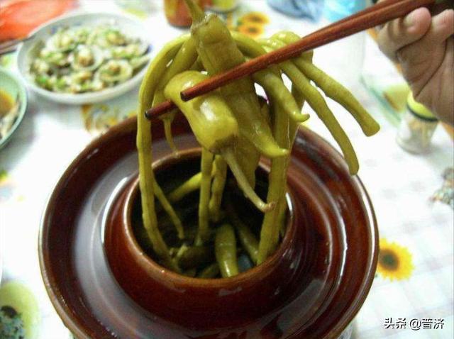 酸豆角怎么泡又酸又脆，酸豆角怎么泡又酸又脆需要放醋吗（酸豆角：江淮农村传统泡法）