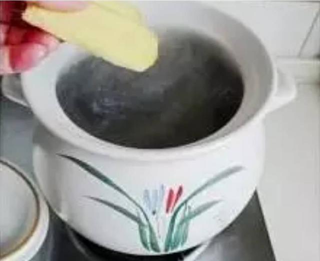 香菇乌鸡汤的做法，乌鸡汤 香菇（香菇乌鸡汤的做法功效）