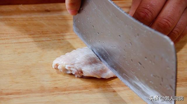 鸡翅煲怎么做，鸡翅怎么炸才好吃（这是砂锅鸡翅煲的做法）