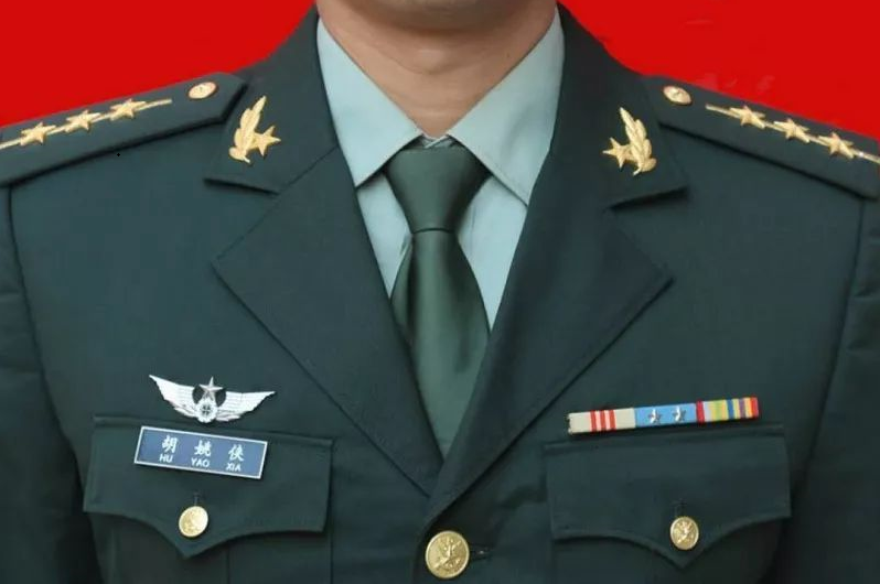 如何识别部队级别资历胸章(只看胸前的资历章就行了) - 龙腾网