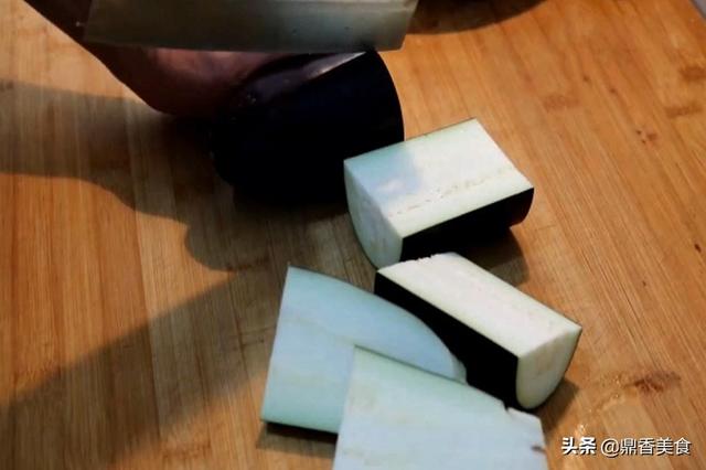 蒜泥拌茄子是哪里的菜，蒜泥茄子的家常做法简单（蒜泥拌茄子）