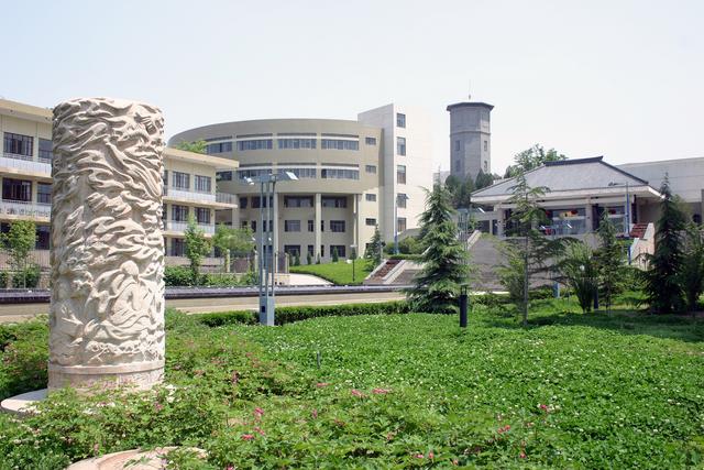 内蒙古师范大学吧，内蒙古师范大学好不好（这4所“师范”大学虽然地理位置较偏）