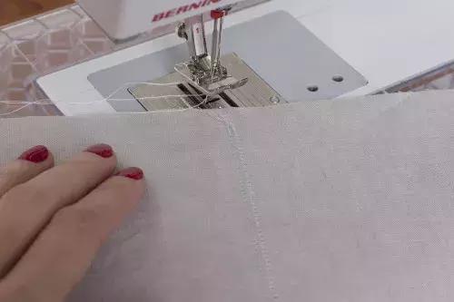 如何缝衣服看不出针脚，衣服怎么缝针看不出来（服装制作中小细节的制作工艺）