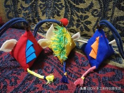 手工香囊怎么做又简单又漂亮，香囊的简单做法（一小块布绣上最简单的图案）